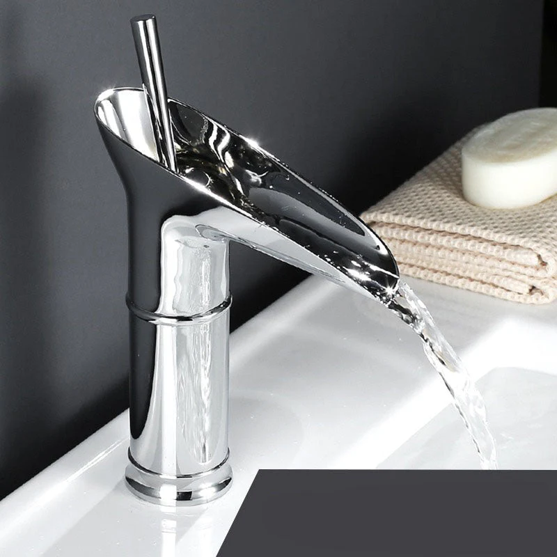 Antieke Badkamer Wastafelkraan met Watervaluitloop - Image 11