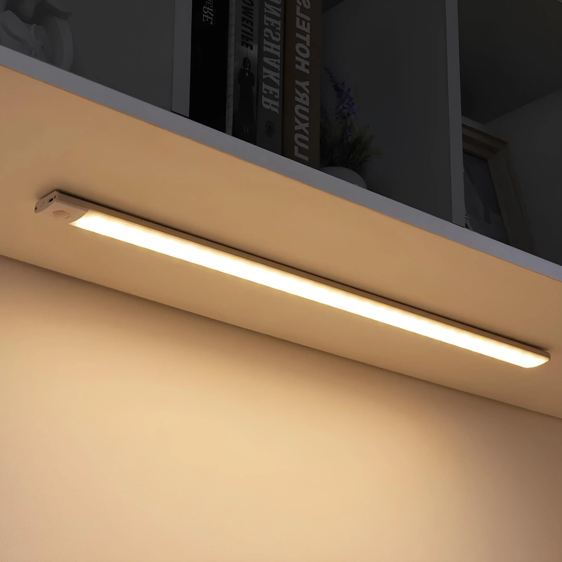 Draadloze Bewegingsmelderlamp Multifunctioneel Met Instelbare Lichtkleuren - Image 3