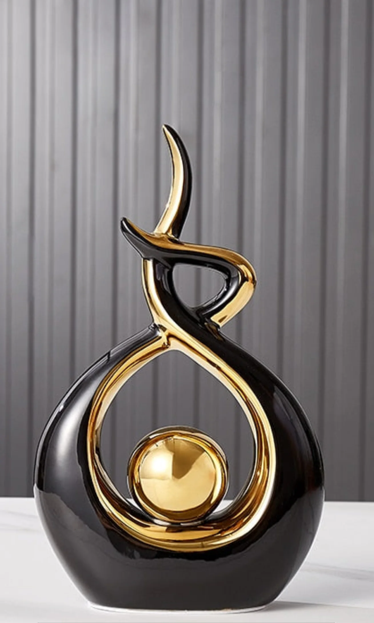 Moderne Abstracte Sculptuur Met Gouden Accenten Voor Interieurdecoratie - Image 14